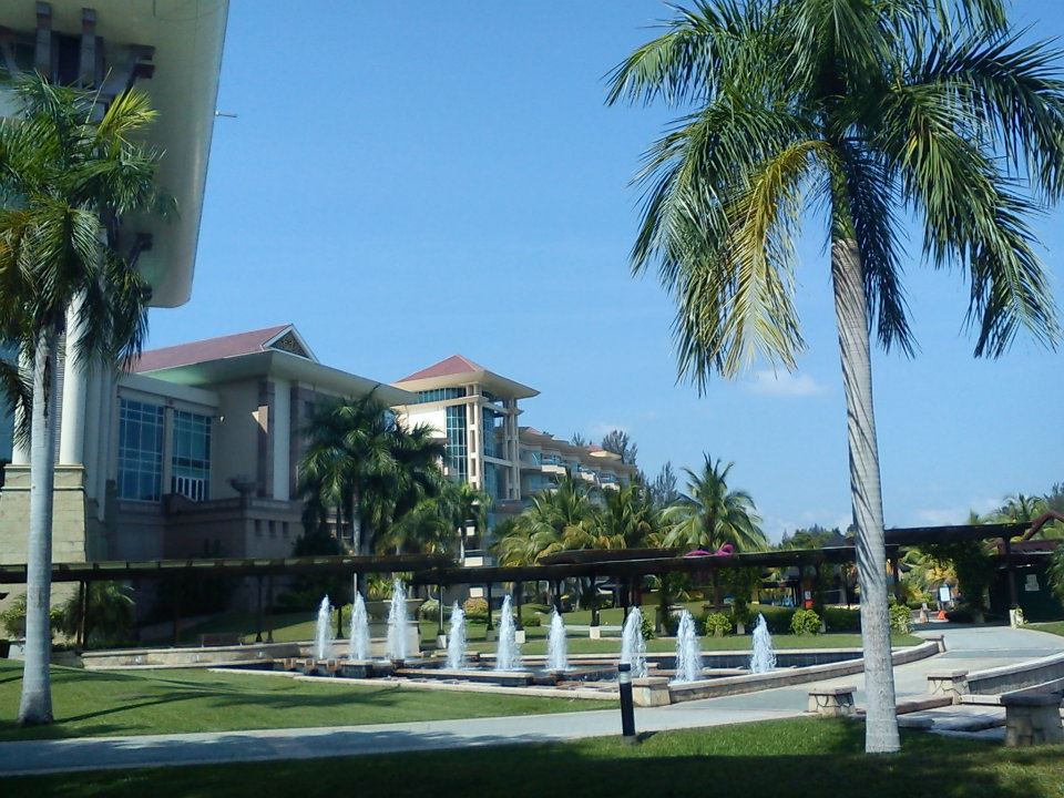 282791_10151086673803833_1750145861_n