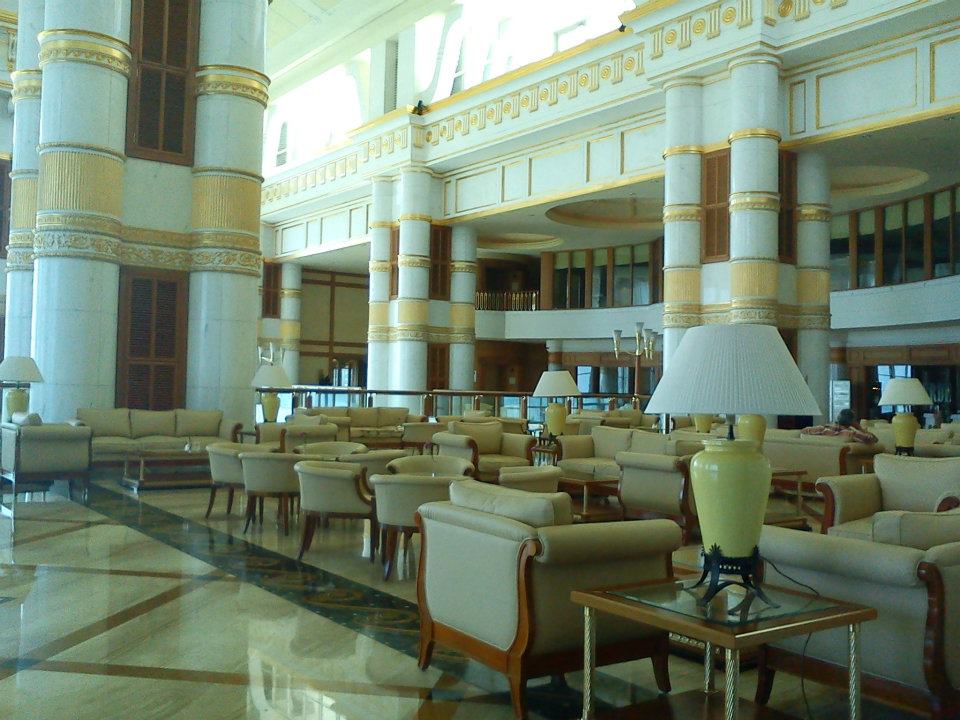 428924_10151086675023833_1421039513_n