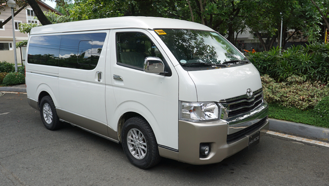 Toyota-Hiace-Super-Grandia1